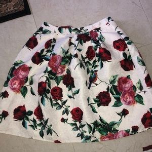 White damask floral retro style skirt with roses